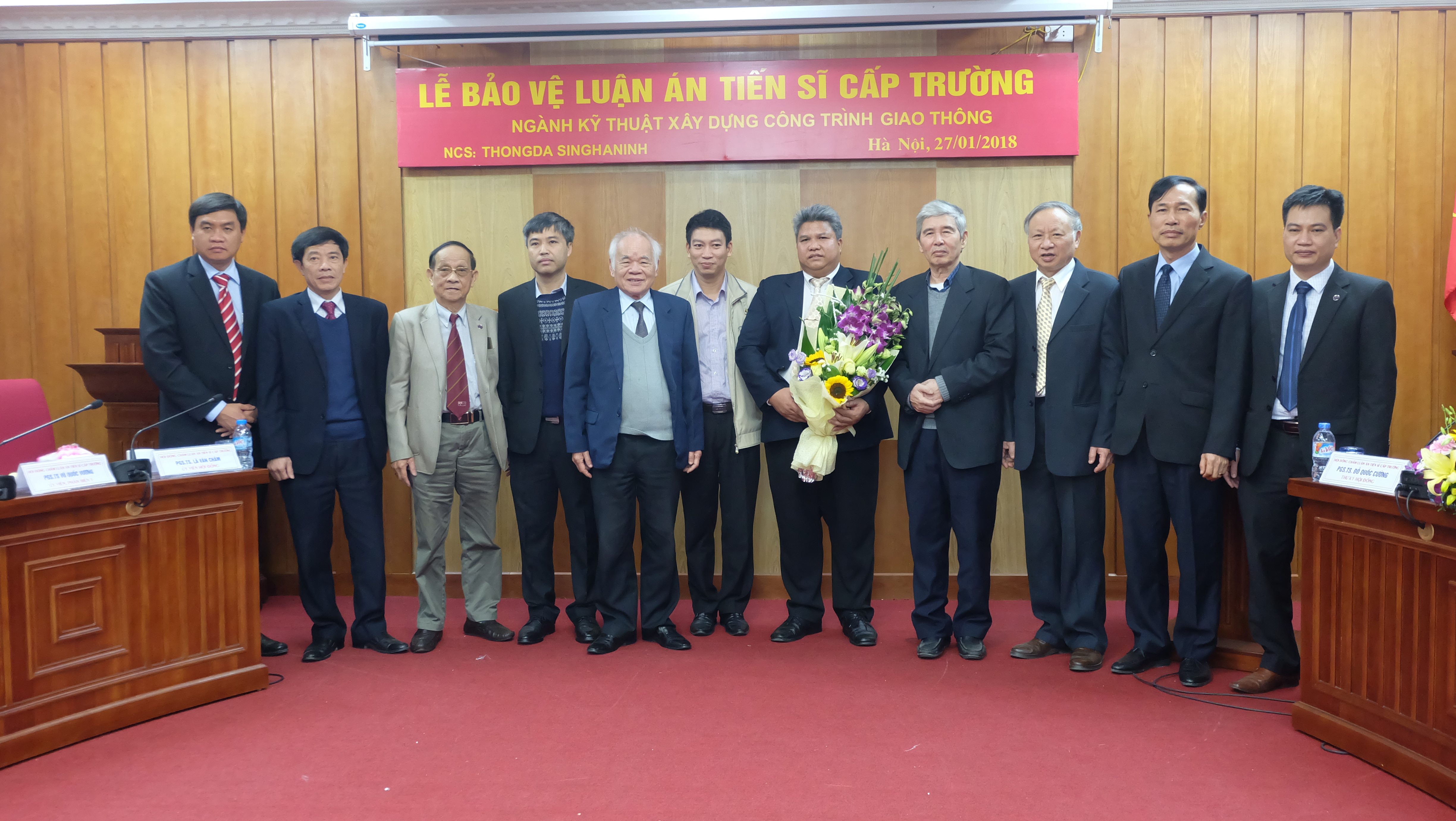 NCS Thongda Singhaninh bảo vệ thành công luận án tiến sĩ